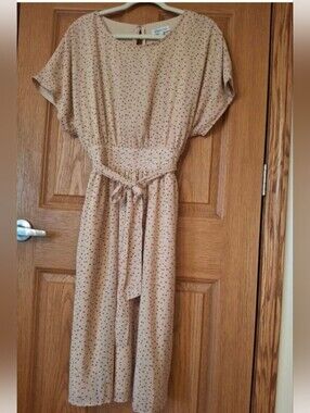 “Lucy Avenue” Beige w/ Black Teardrop-Print Midi Dress